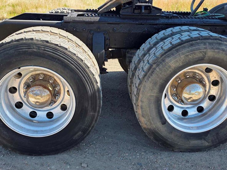 peterbilt-389-image-22