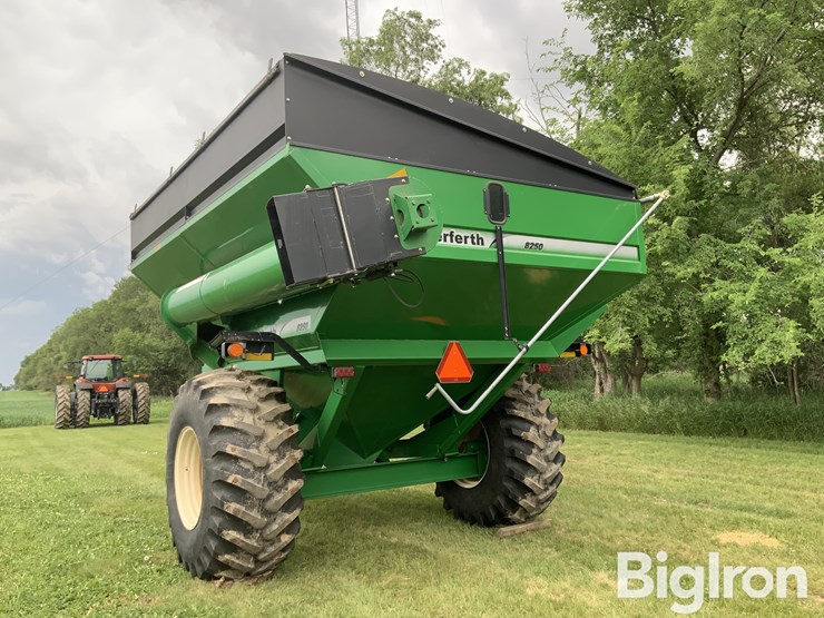 unverferth-gc8250-grain-cart-image-7