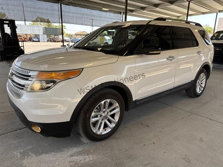 2011-ford-explorer-xlt-image-4