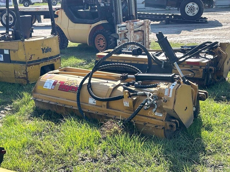 tiger-mowers-80in-super-duty-twin-flail-mower-tractor-attachment-image-1