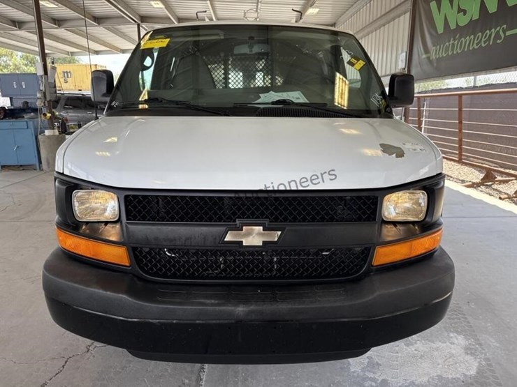 2013-chevrolet-express-2500-image-3