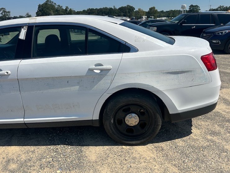 #23002-•-2017-ford-taurus-image-15