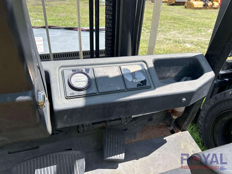 yale-3,500lb-electric-forklift-image-12