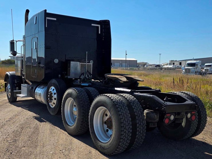 2009-peterbilt-389-image-10