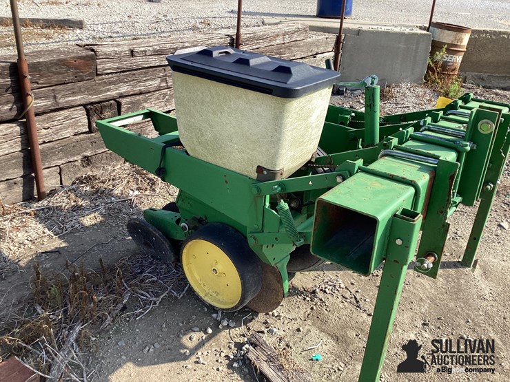john-deere-2r30"-3-pt-planter-image-18