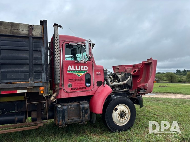 2002-peterbilt-330-image-46