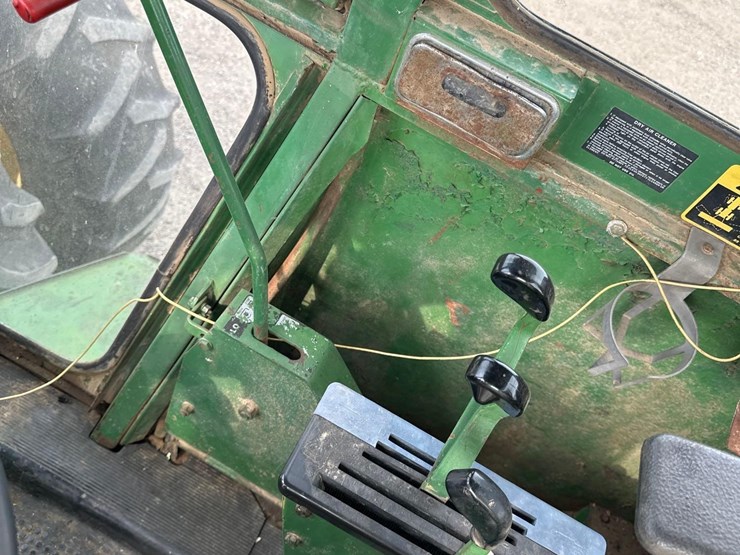 john-deere-7520-image-21