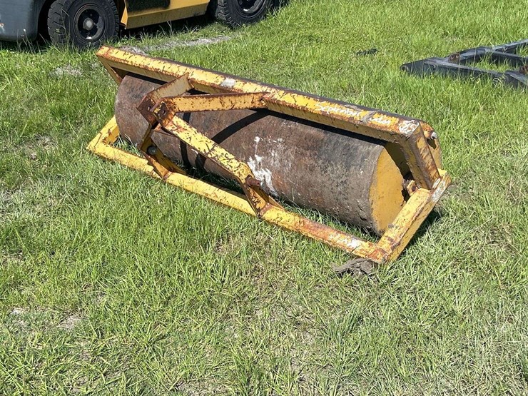 pull-behind-smooth-drum-ballast-roller-image-1