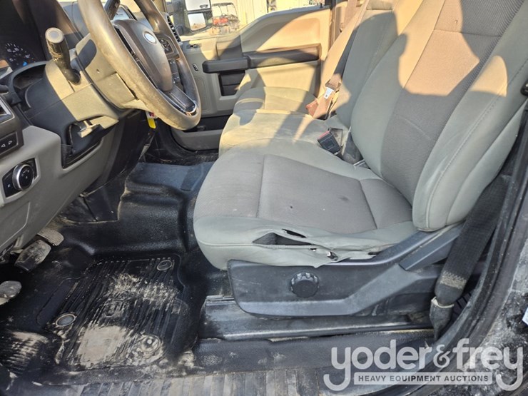 2022-ford-f350-xl-image-35