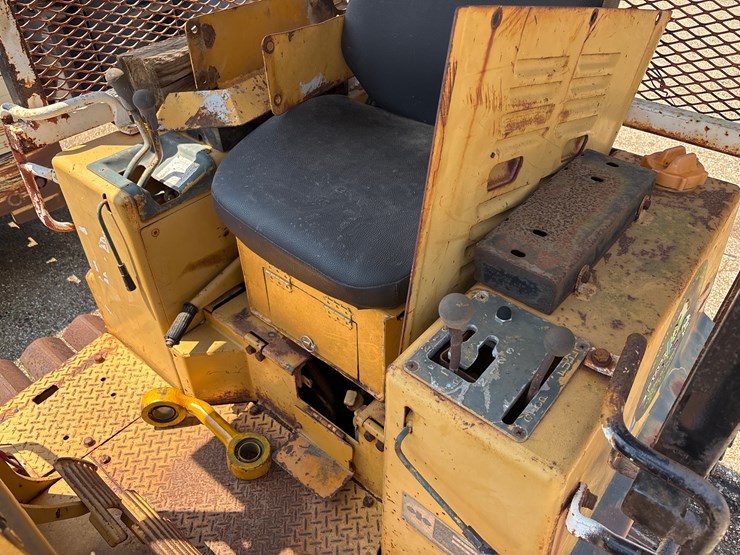 #16161-•-komatsu-crawler-dozer-|-for-parts-or-repair-only-image-9