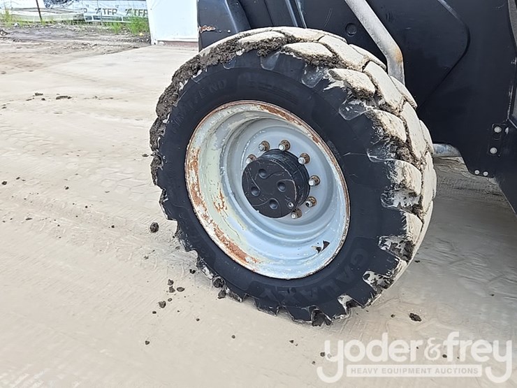2019-jlg-1055-image-22