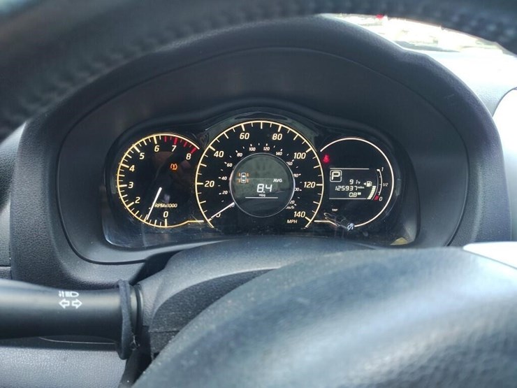 2016-nissan-versa-note-runs/moves-s-image-6