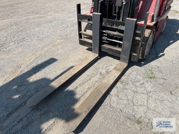 cat-15000#-model-150d5-propane-forklift.-forks:-5'-long-by-6"-wide-by-2-1/2"-thick.-lifting-height-image-23