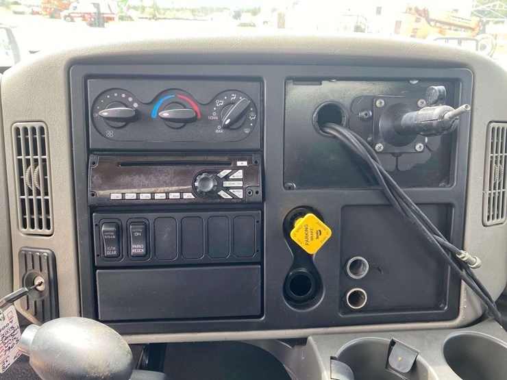 2015-international-durastar-4300-image-27