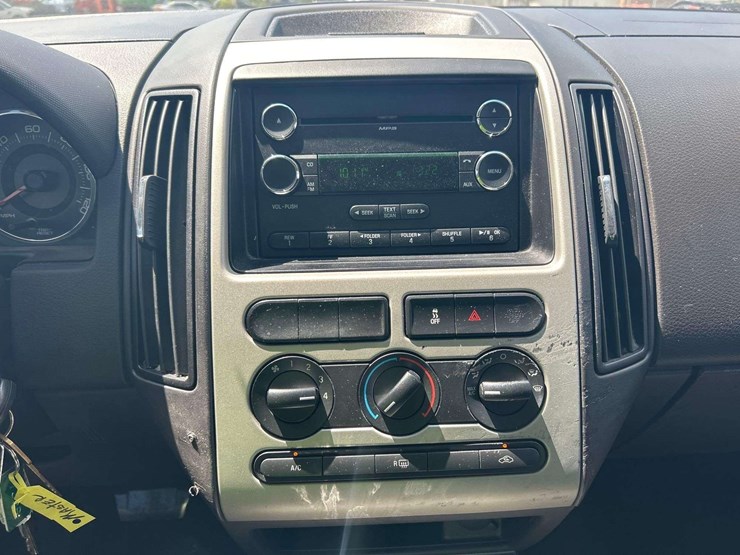 2010-ford-edge-se-image-16