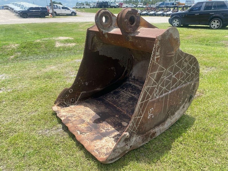 caterpillar-56in-excavator-bucket-image-1