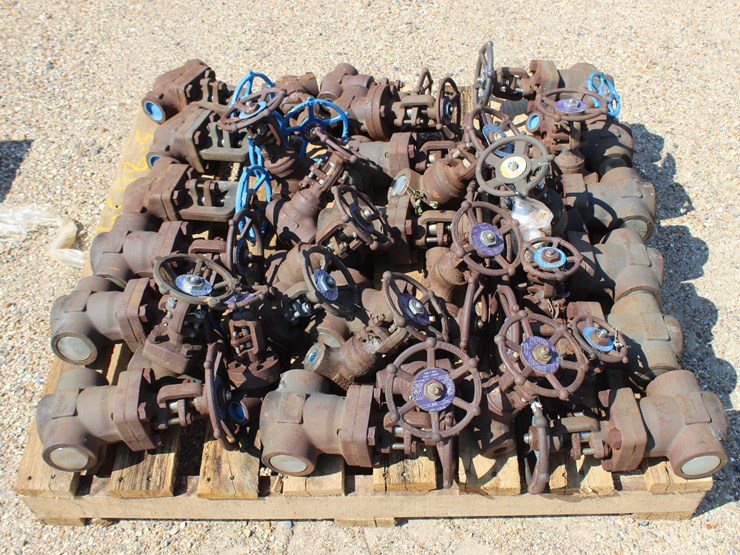 #81159-•-lot-of-heavy-duty-valves-image-1