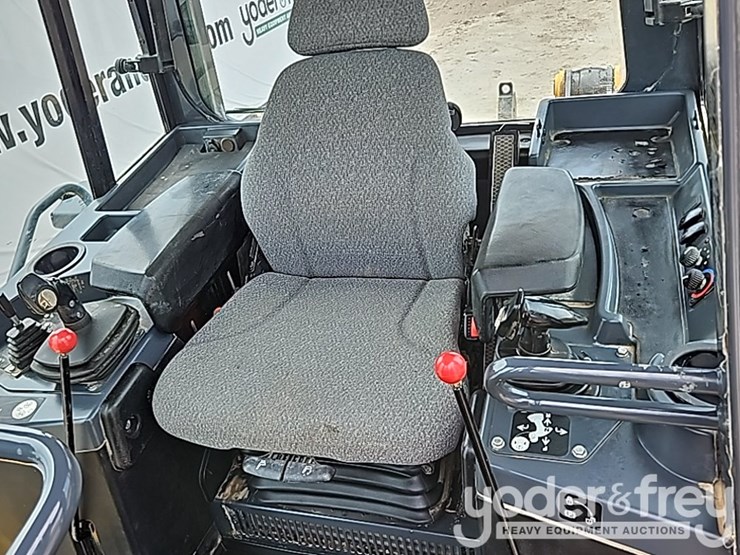 2018-deere-850k-lgp-image-63