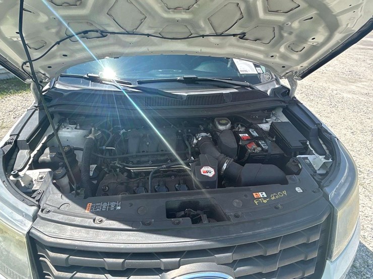 2016-ford-explorer-image-9
