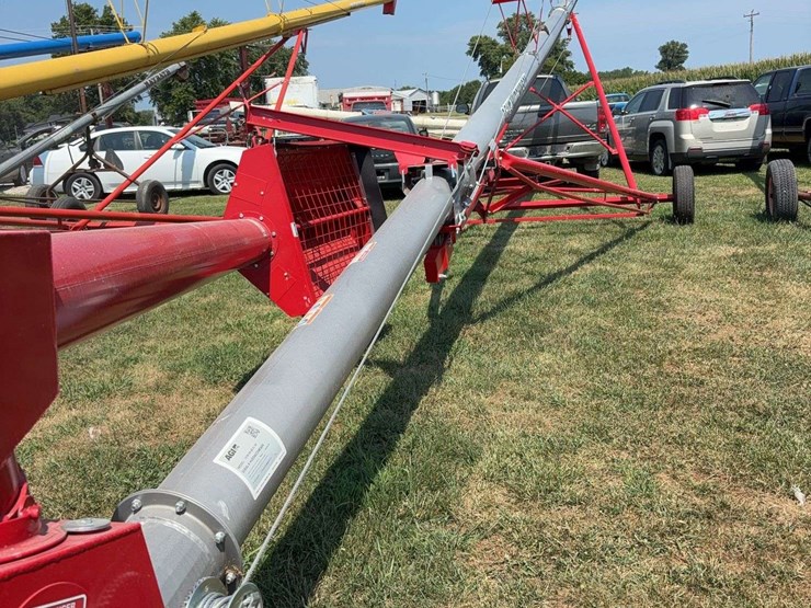 new-2023-agi-hutchinson-hx8-61-swing-away-auger,-540pto,-hyd-lift,-never-used-image-3