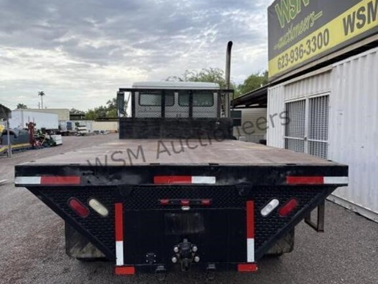 2003-freightliner-fl70-image-8