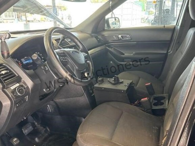 2017-ford-explorer-image-22