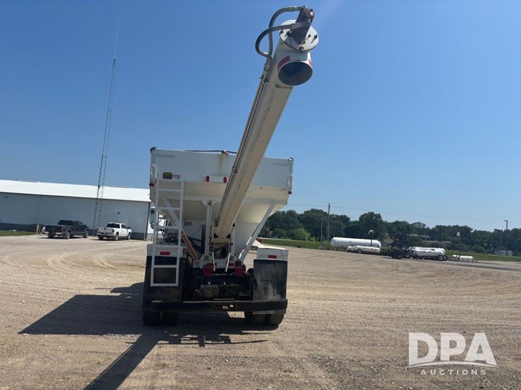2000-ihc-4900-dry-tender-truck-(dr12098,-unit-25102)-image-9