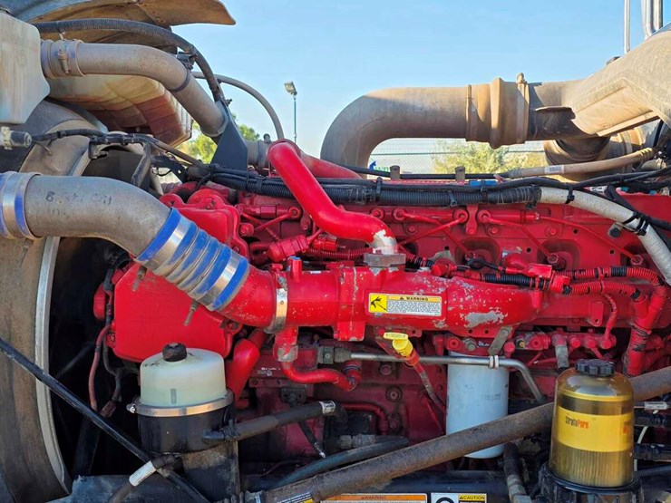 2015-peterbilt-389-image-16