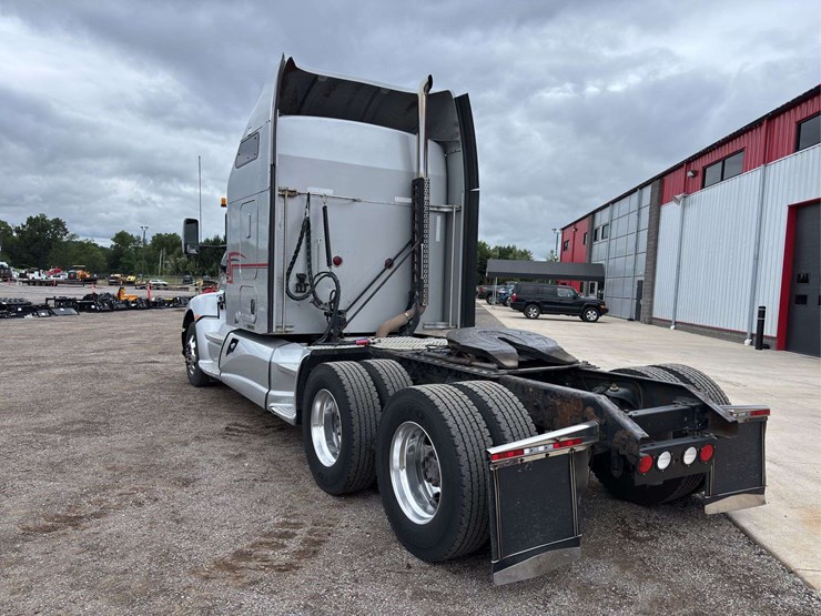 2013-kenworth-t660-image-4