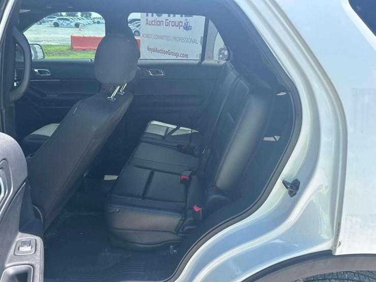 2016-ford-explorer-image-17