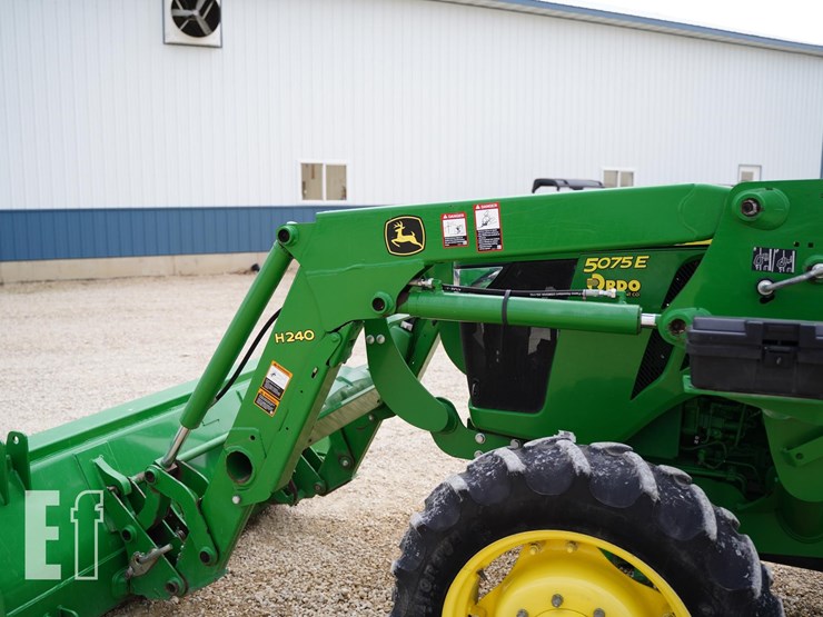 2015-john-deere-5075e-image-12