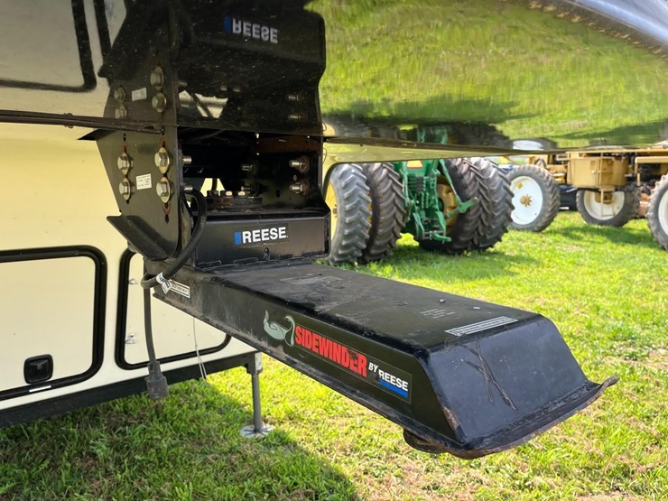 sierra-5th-wheel-camper-image-8