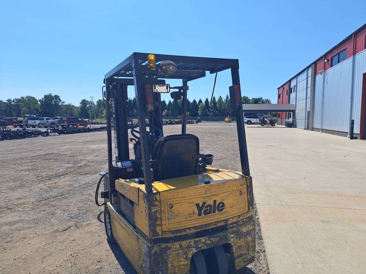 yale-electric-36v-forklift-image-3