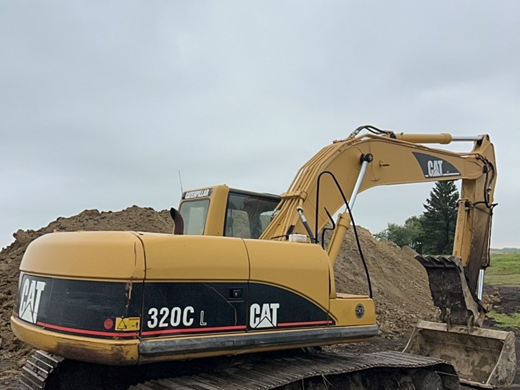 caterpillar-320-image-1