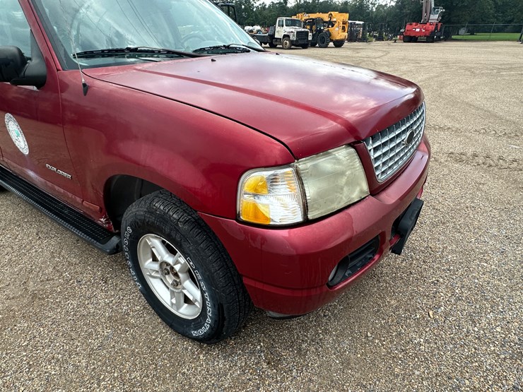 2005-ford-explorer-image-16