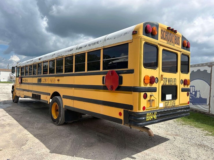 2004-ic-corporation-3000ic-school-bus-image-36