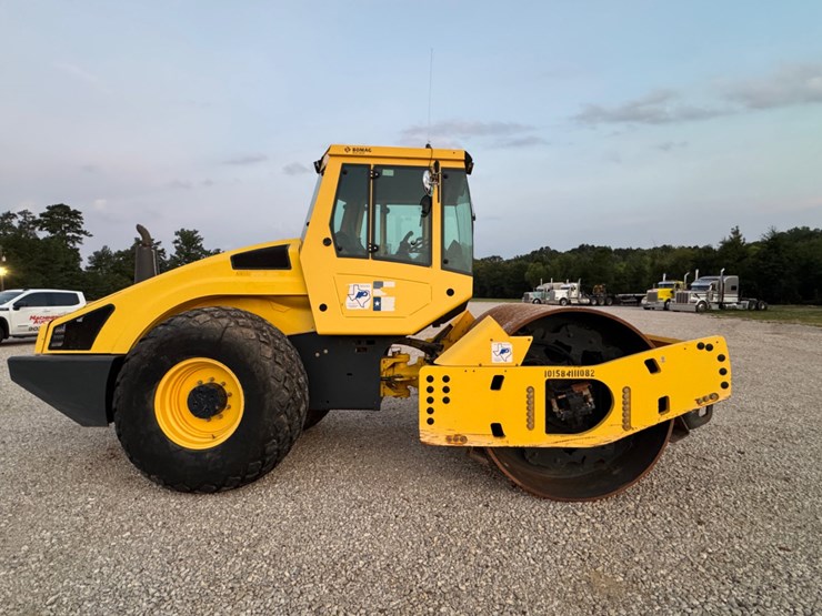 2014-bomag-bw213dh-4-image-4