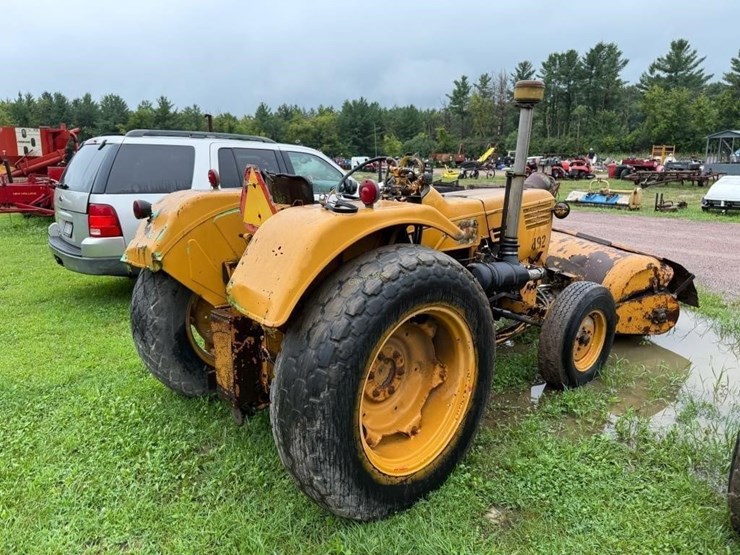 deutz-industrial-tractor-with-broom-image-9
