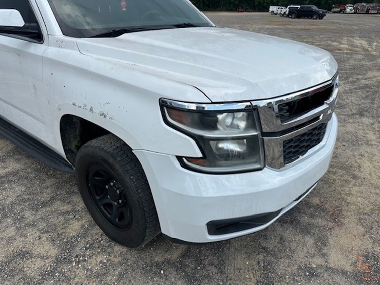 2015-chevrolet-tahoe-image-14