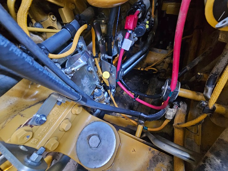 2014-caterpillar-953d-image-48