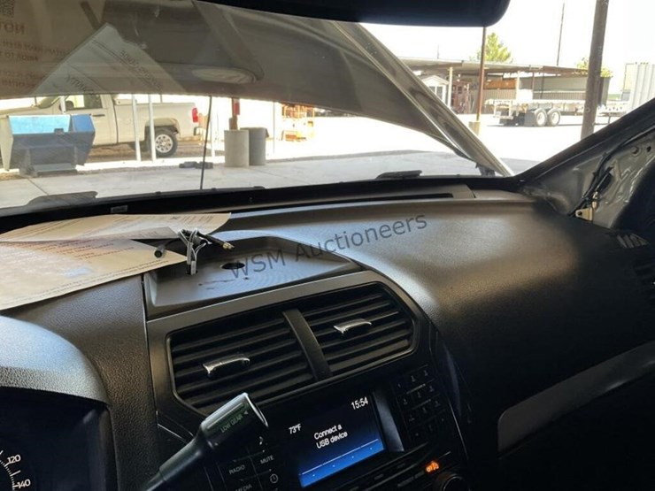 2016-ford-explorer-image-18