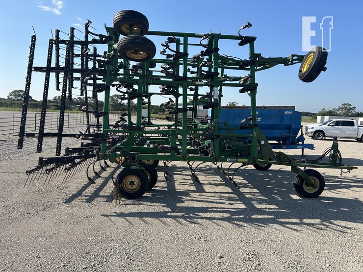 2004-john-deere-2210-image-4