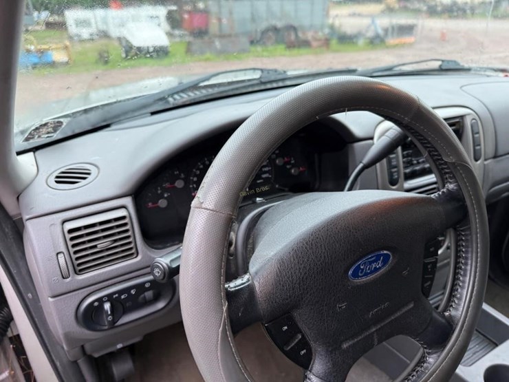 2003-ford-explorer-image-10
