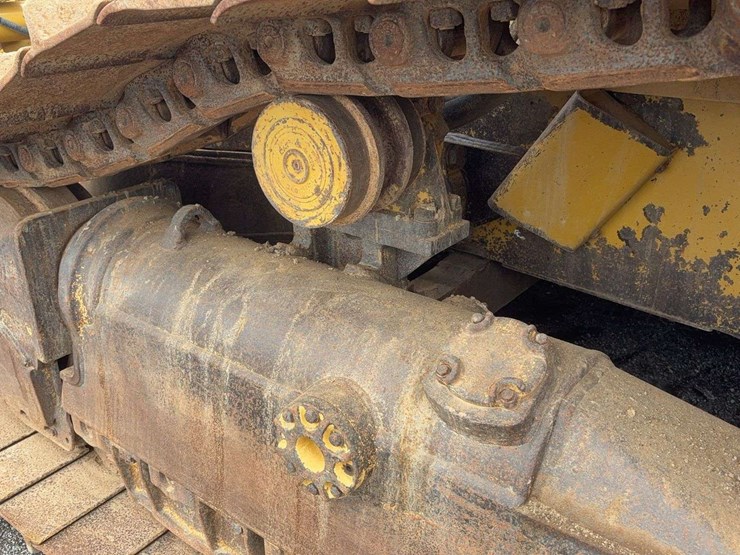 2013-caterpillar-d6t-xw-image-9