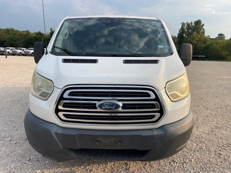 2015-ford-e350-image-2