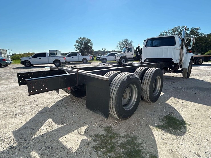 1989-ford-ft900-image-3