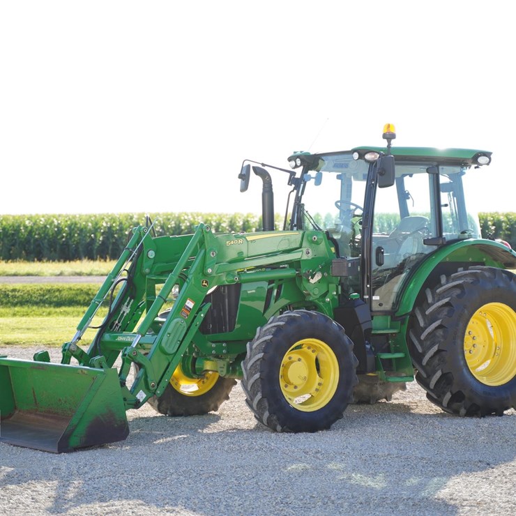 2017 JOHN DEERE 5090R