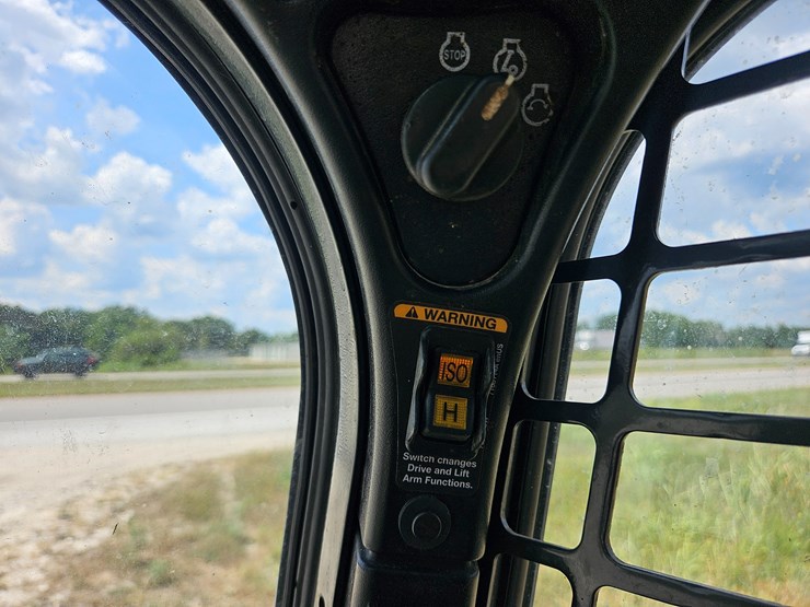 2019-bobcat-t870-image-35
