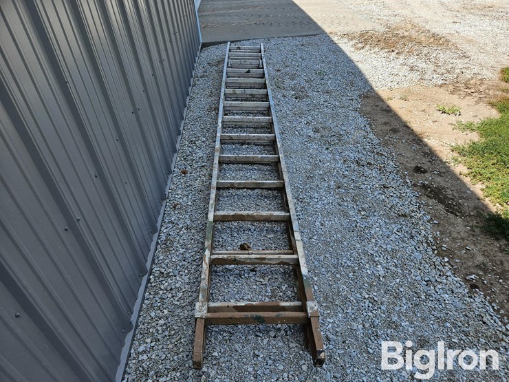 werner-28'-aluminum-extension-ladder-image-4