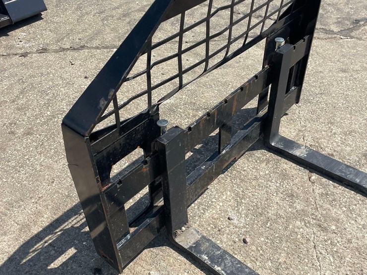 giyi-skidloader-pallet-forks-image-7